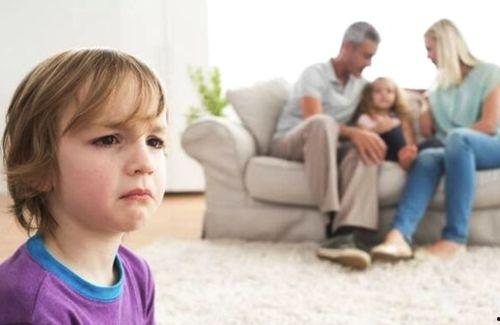 偏心父母吃瓜,揭秘家庭纷争的真相 第1张 偏心父母吃瓜,揭秘家庭纷争的真相 第1张